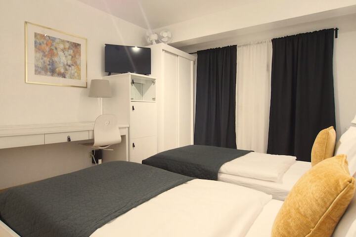 Room 43 of 136