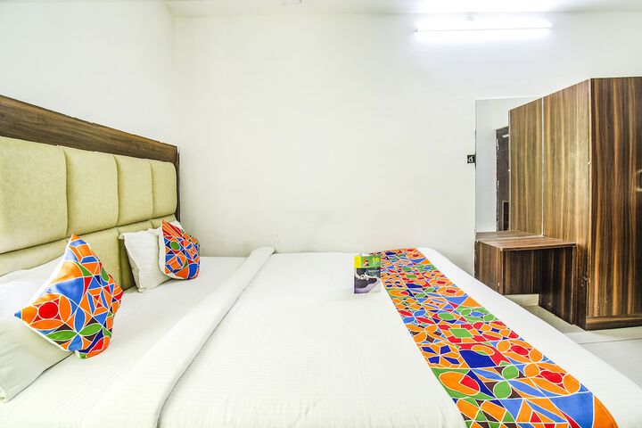 Room 4 of 12
