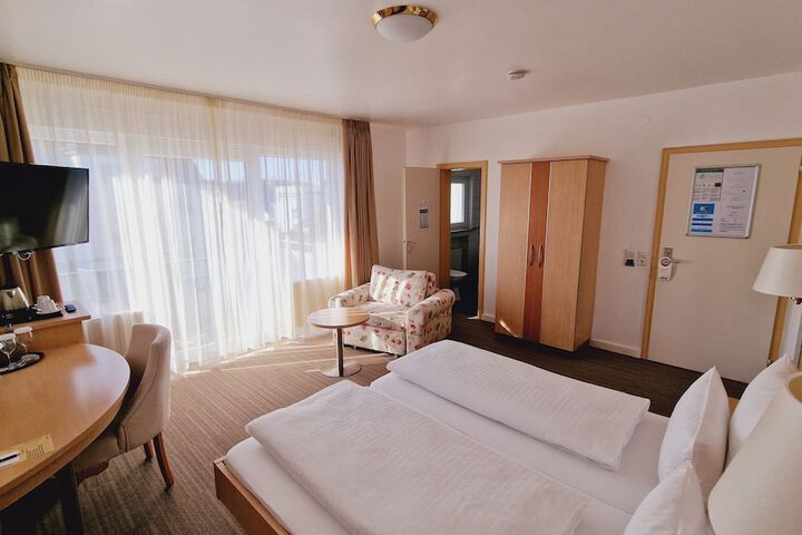 Room 25 of 53