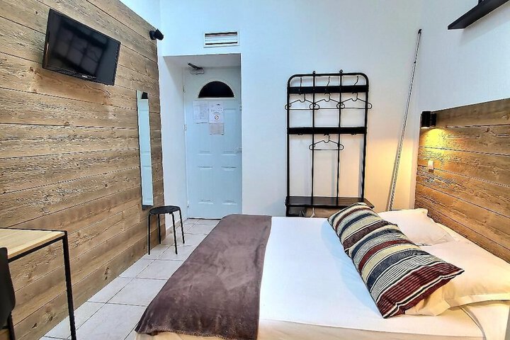 Room 6 of 23