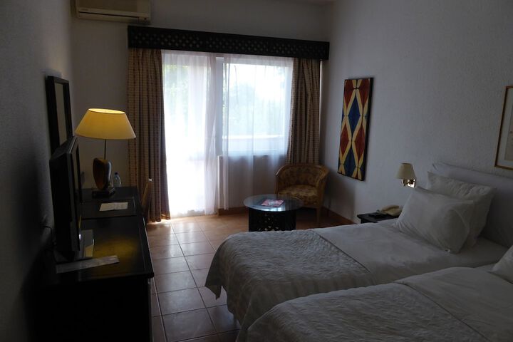 Room 6 of 32