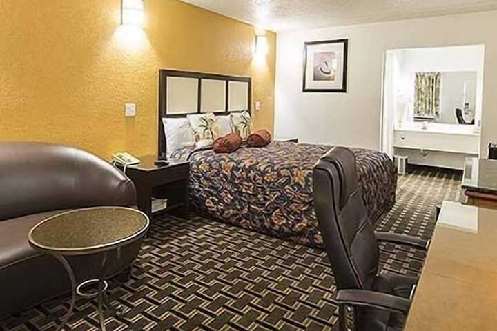 Room 6 of 36