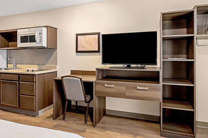 1 Queen Bed (25 of 26)