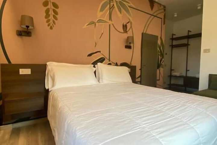 Room 15 of 37