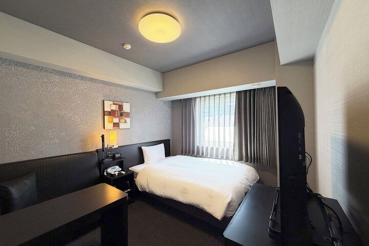 Room 11 of 27
