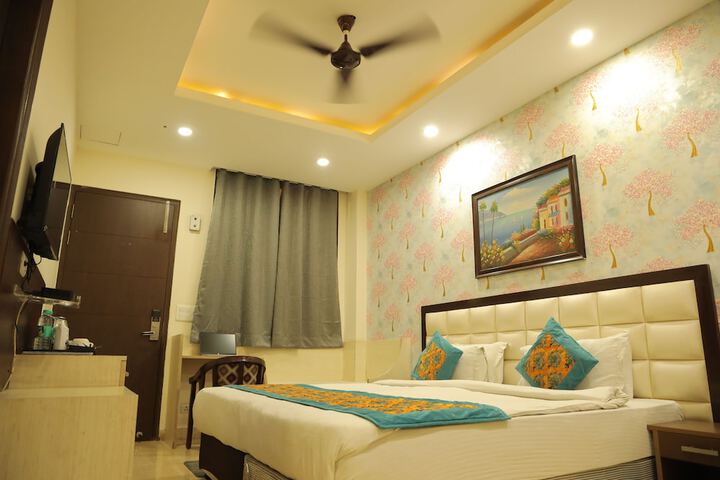 Room 12 of 60
