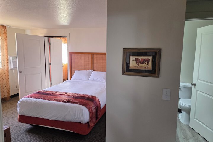 Room 2 of 10