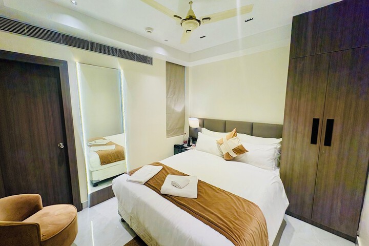 Room 8 of 50