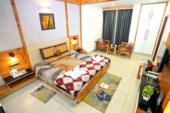 Room 8 of 40