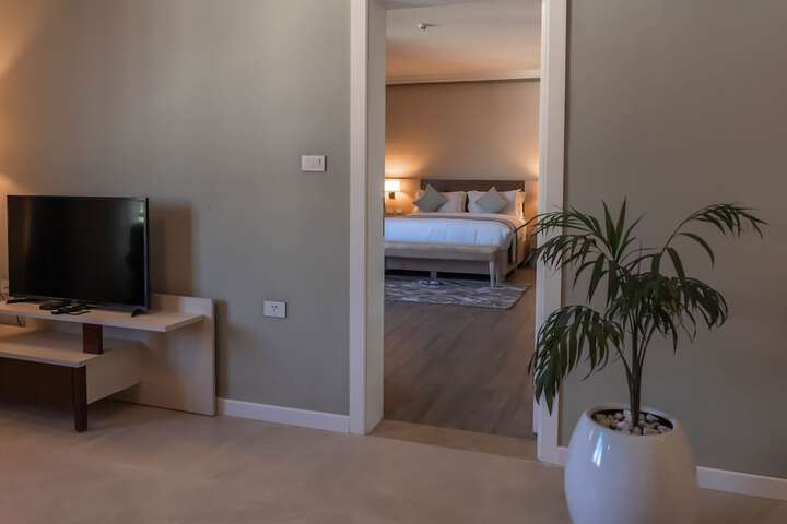 Room 15 of 76