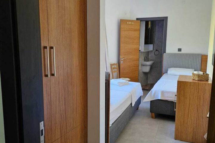 Room 9 of 40