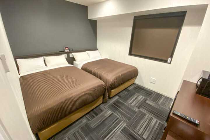 Room 7 of 28