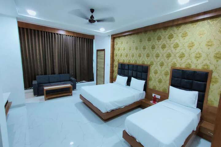 Room 4 of 6