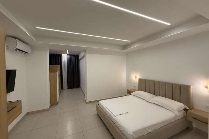 Room 6 of 62