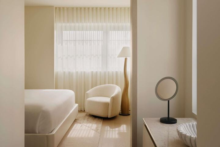 Room 42 of 99