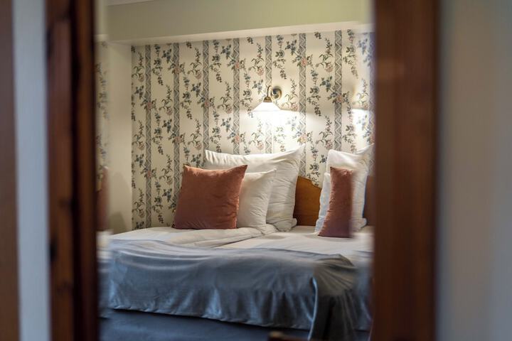 Room 13 of 28