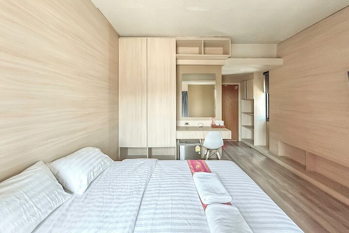 Room 6 of 17