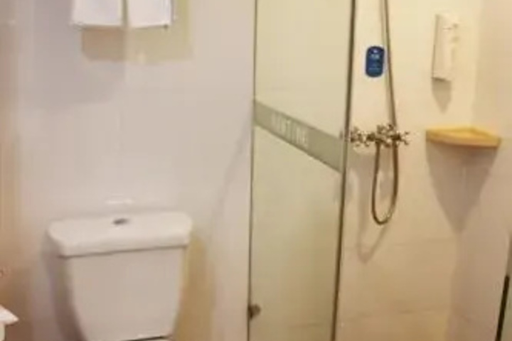Room 7 of 10