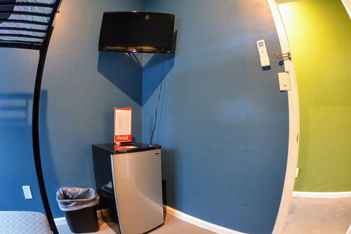 Room 8 of 77