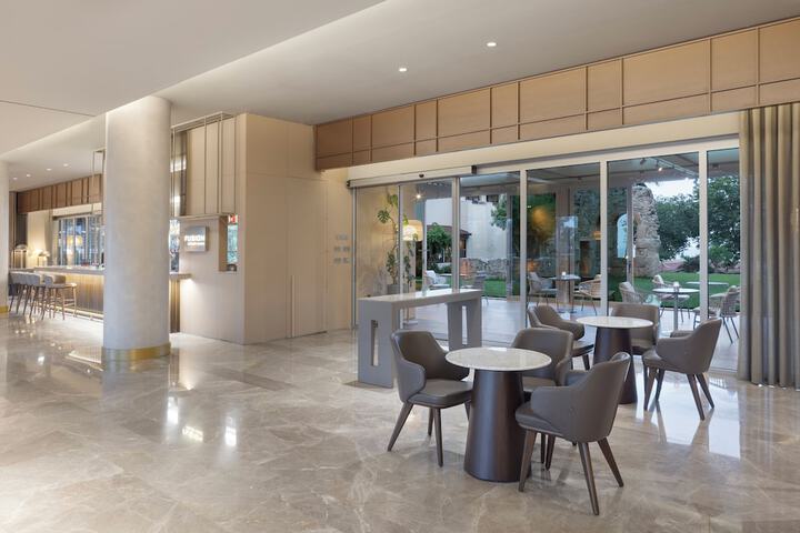 Hotel Interior 16 of 194