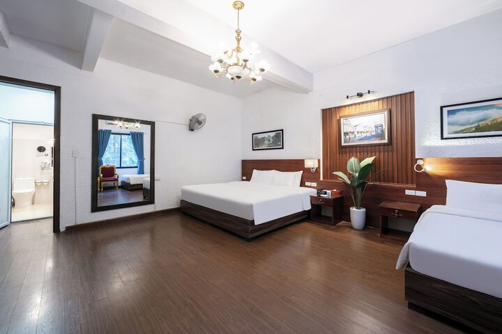 Room 8 of 14
