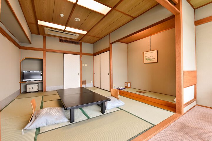 Room 2 of 26
