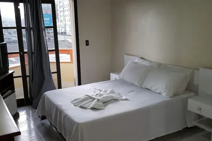 Room 3 of 10