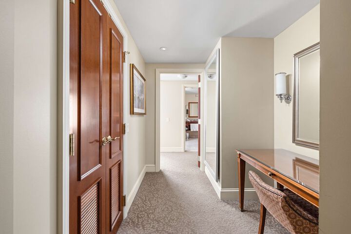 Room 26 of 182