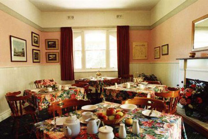 Dining 19 of 24