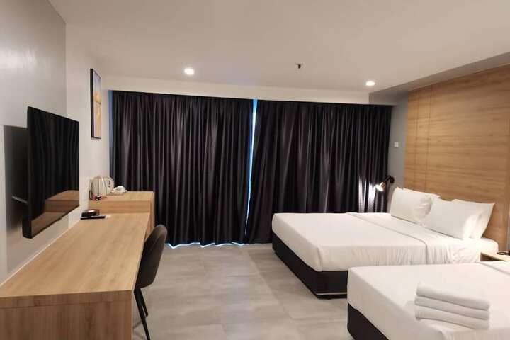 Room 27 of 93
