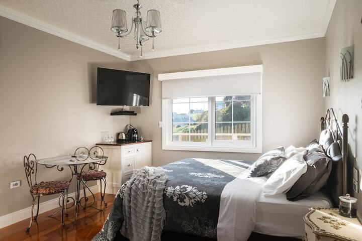 Room 2 of 30