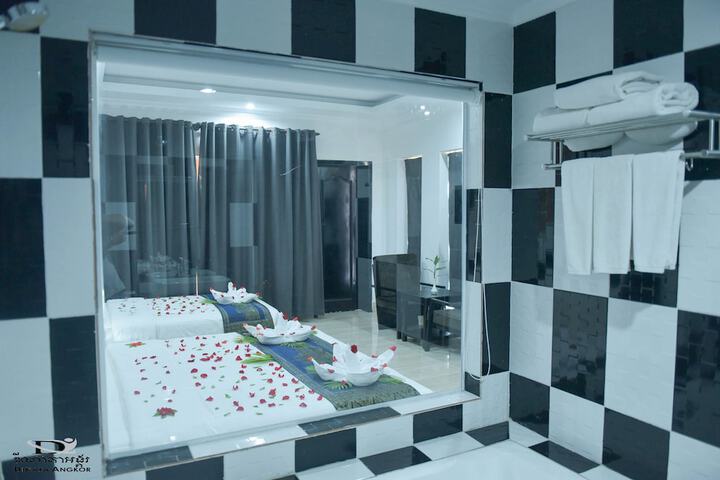 Room 27 of 84