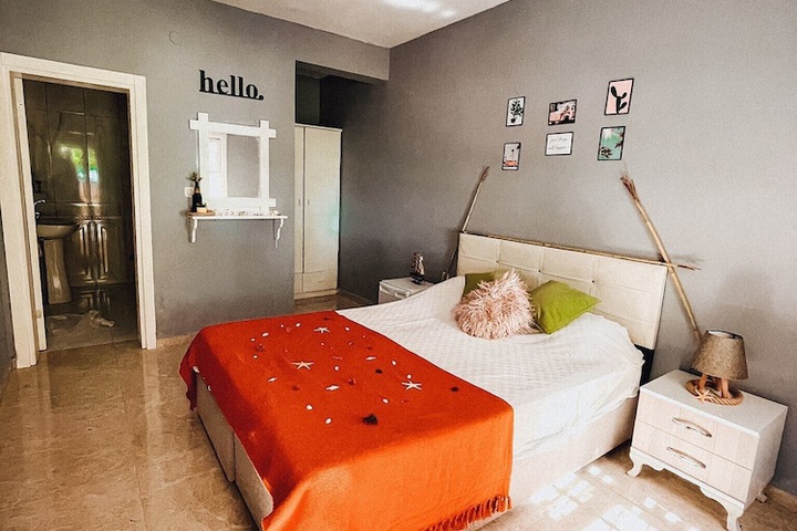 Room 3 of 10
