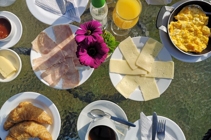 Breakfast/Coffee Service 9 of 40