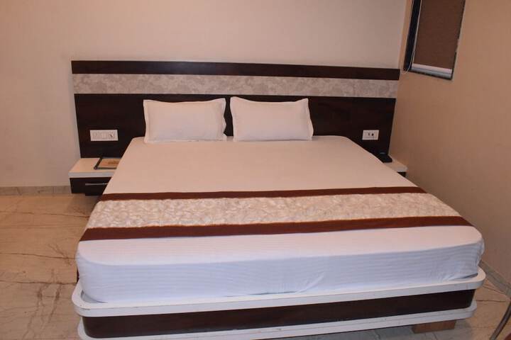 Room 12 of 21