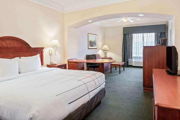 1 King Bed (3 of 12)