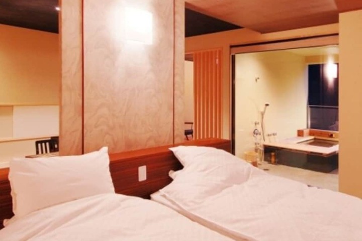 Room 5 of 67