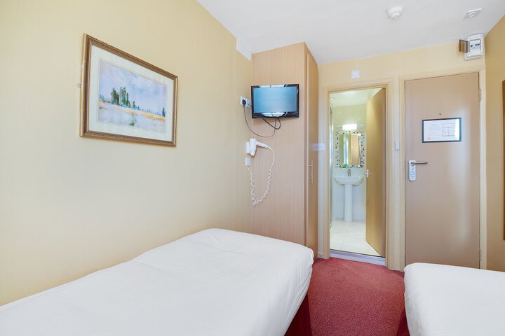 Room 9 / 31