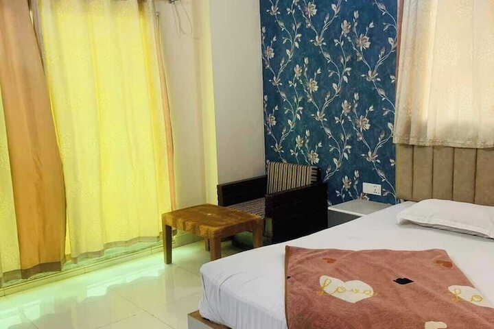 Room 4 of 7