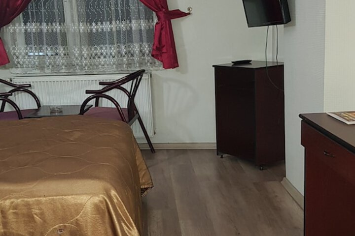 Room 13 of 37