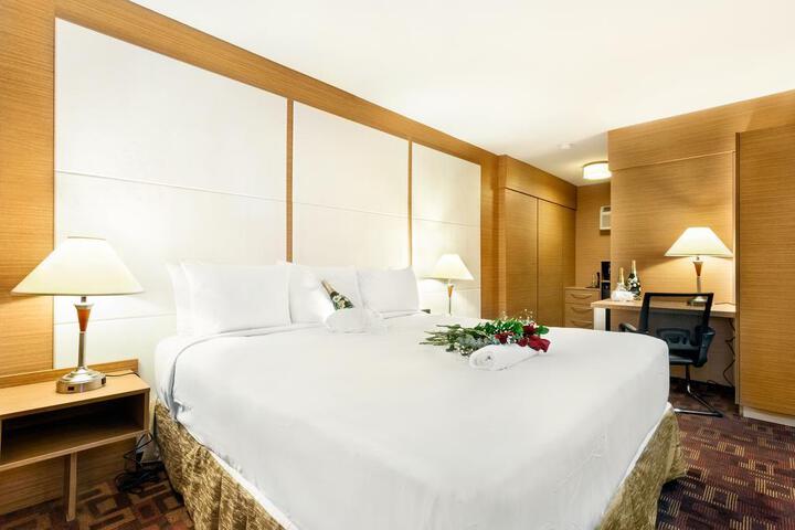 1 King Bed (17 of 29)