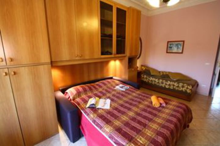 Room 10 of 27