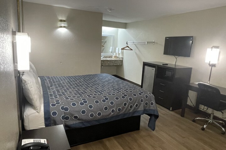 Deluxe Single Room (6 of 6)