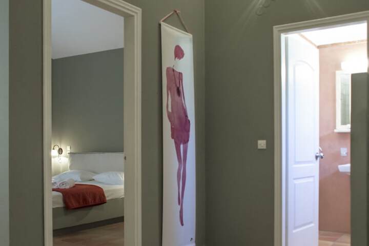 Room 42 of 93