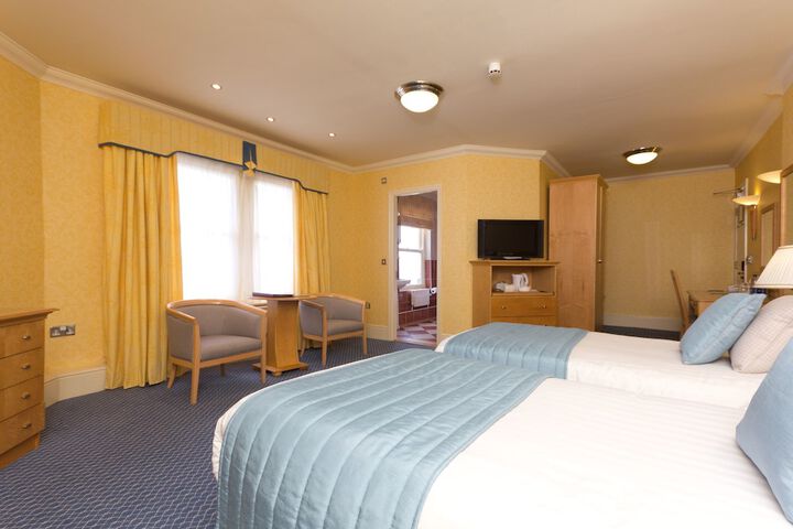 Room 7 of 110