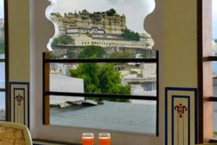 Exterior of Aaram Mahal Udaipur