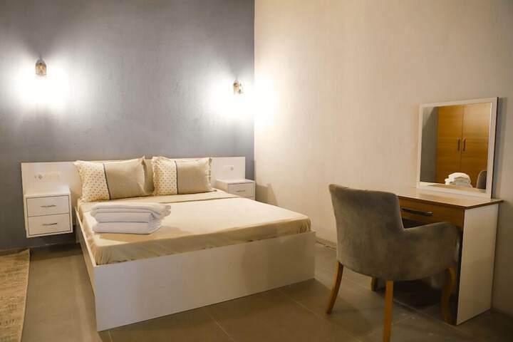 Room 10 of 52
