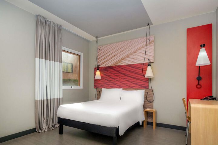 Room 7 of 43
