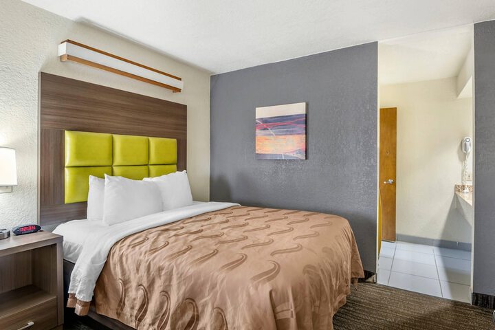 Room 28 of 47