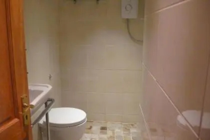 Room 8 of 10